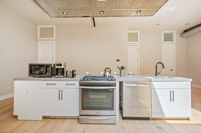 The Montrose Williamsburg House: The Kitchens/Dining Room