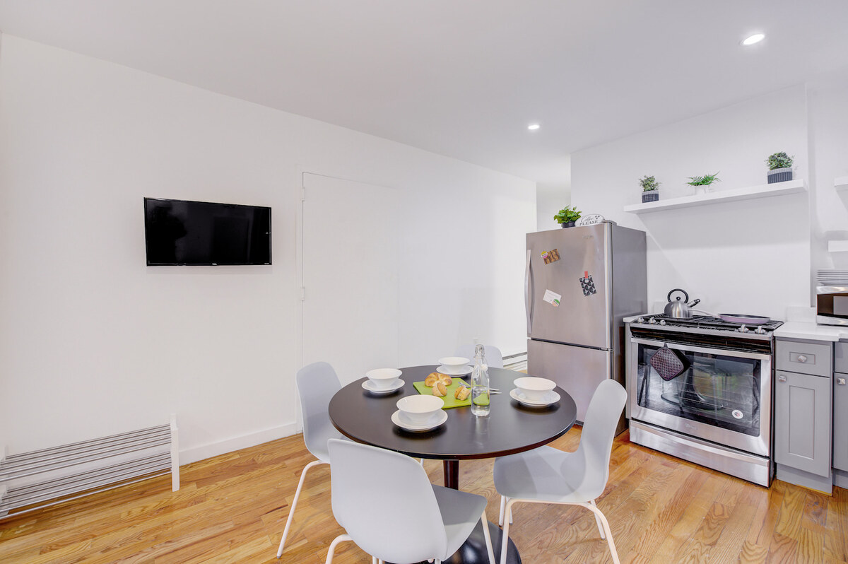 The Room at Standard Large (Image 5)
