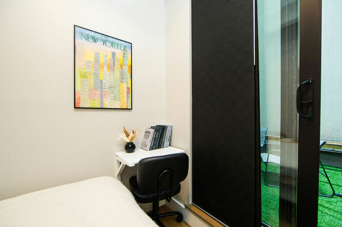 Executive +: The Room (Image 2)