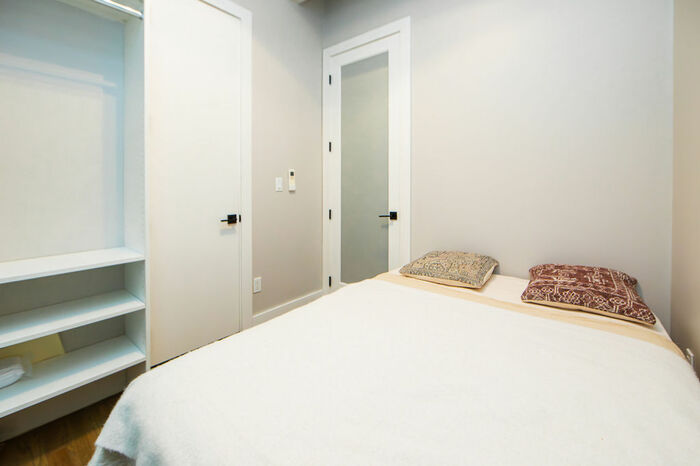 Executive: The Room (Image 3)