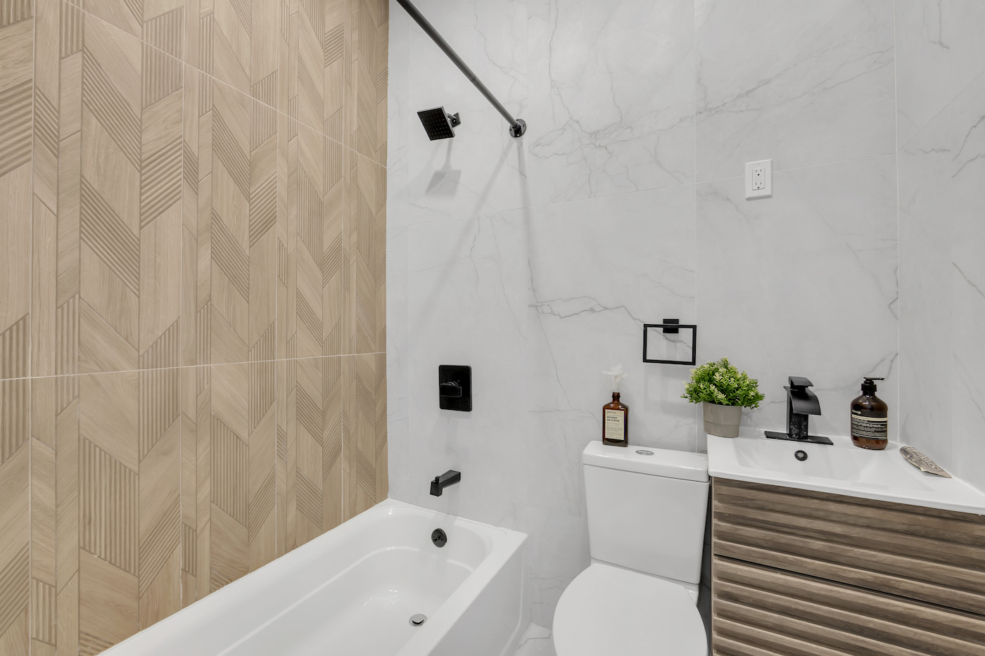 Bathrooms at The Menahan House (Image 1)