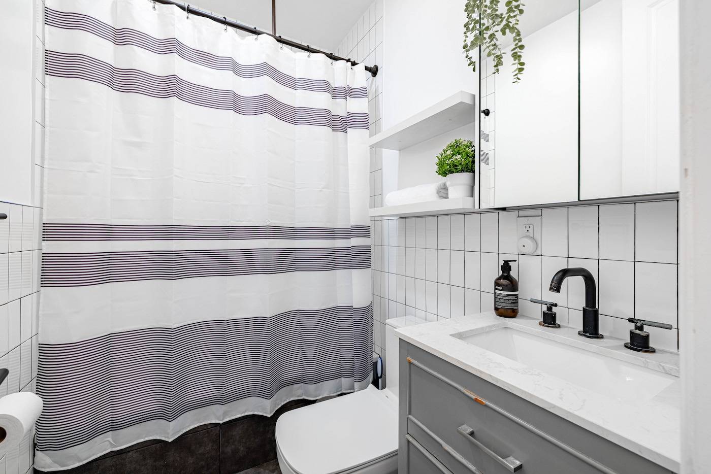 The Bathrooms at The Monroe House (Image 3)