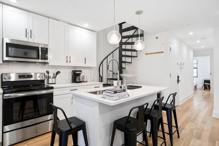 The Bedford House: Kitchens/Dining Room