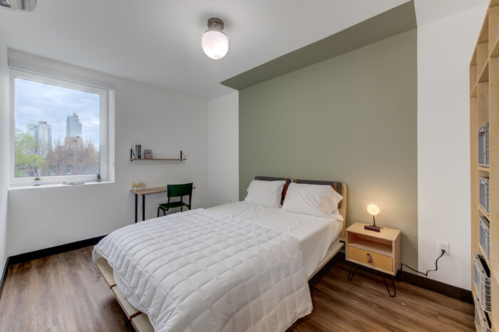 Standard Large: The Room (Image 2)