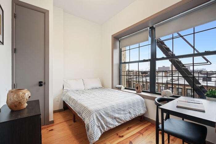 Standard Large With Desk