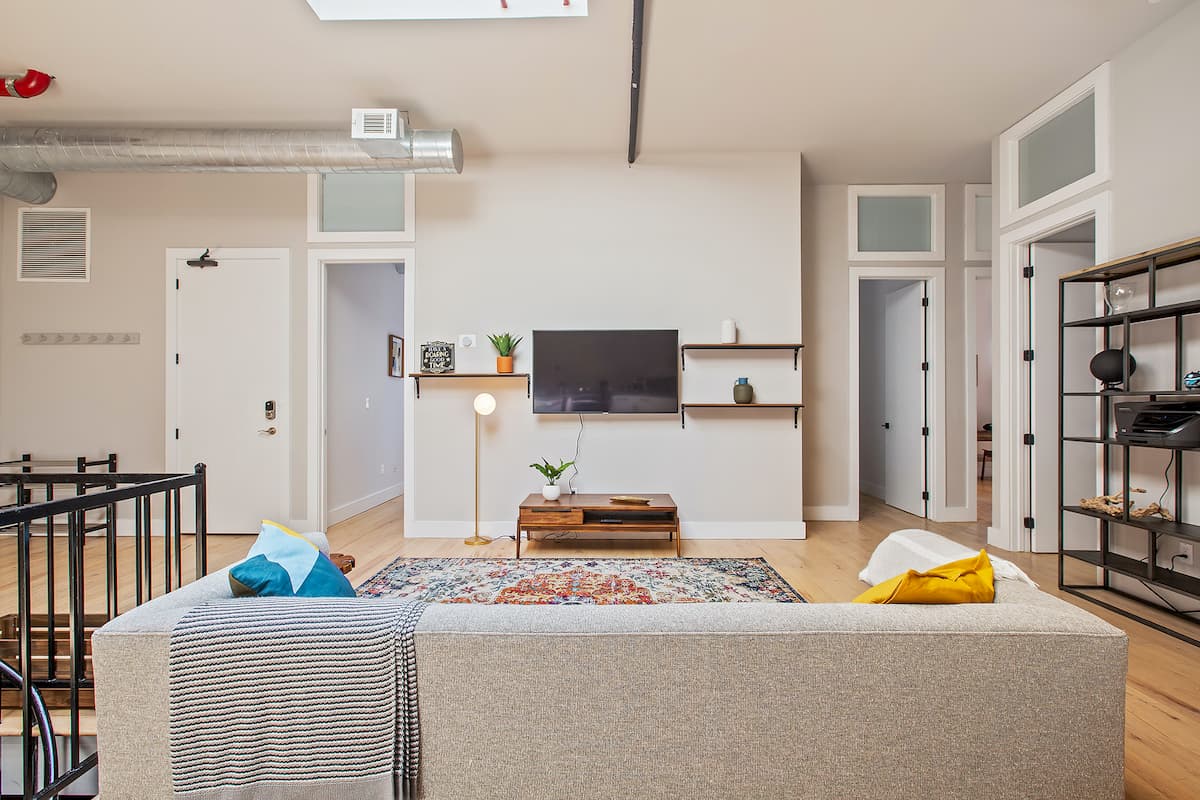 The Montrose Williamsburg House: (Image 1)